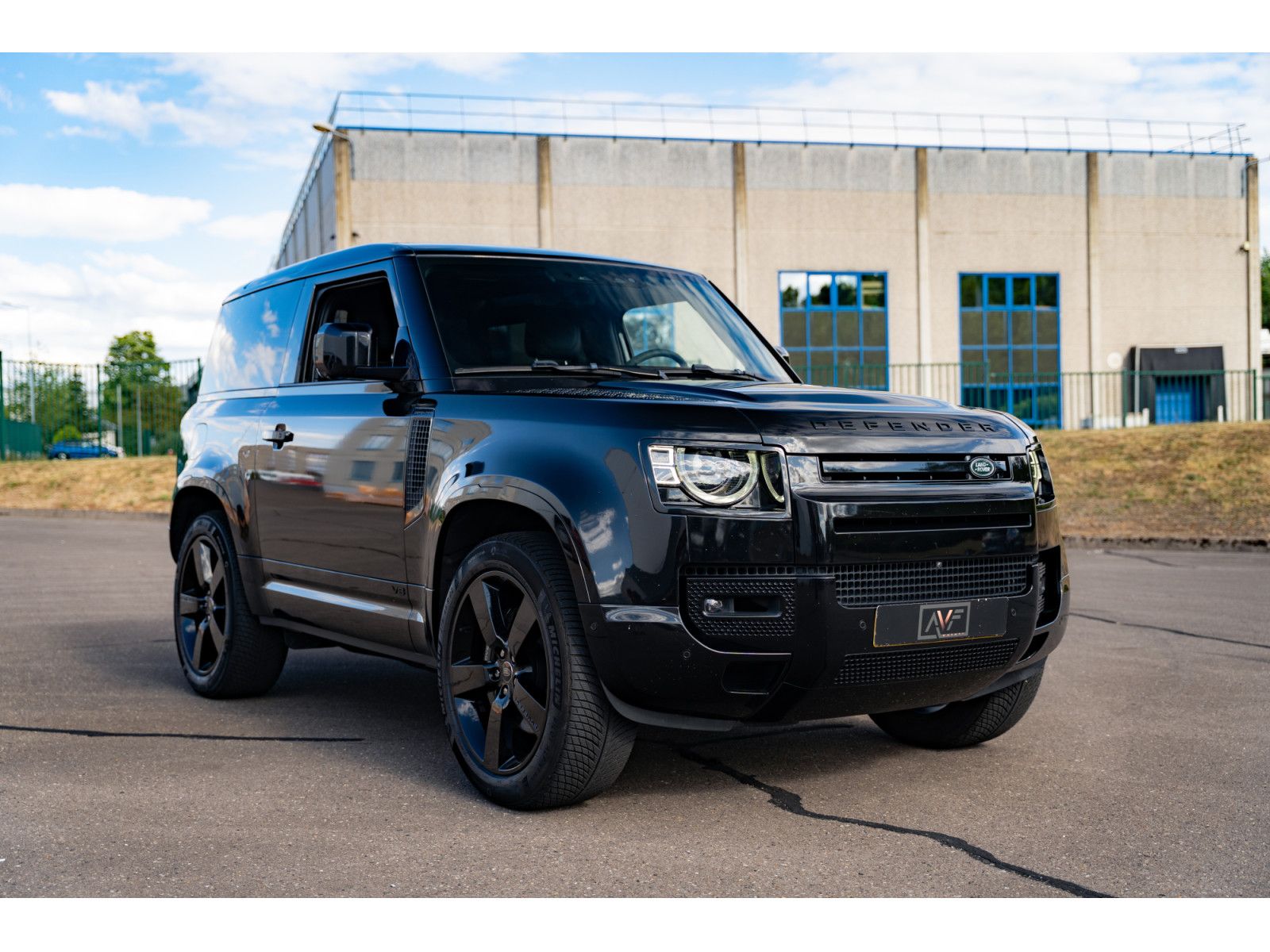 Land Rover Defender 90 P525 BLACK PACK - V8 SUPERCHARGE imagem 3