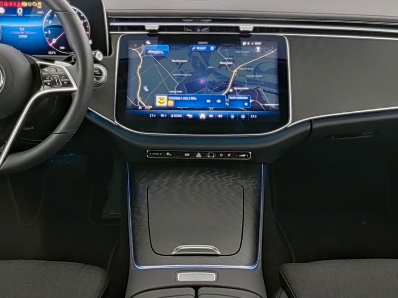 Fahrzeugabbildung Mercedes-Benz E 200 T AVANTGARDE+DISTR+MBUX+AHK+KEYL+LED+TOTW+