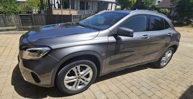 MERCEDES-BENZ GLA 220 d 4M AHK Autom.