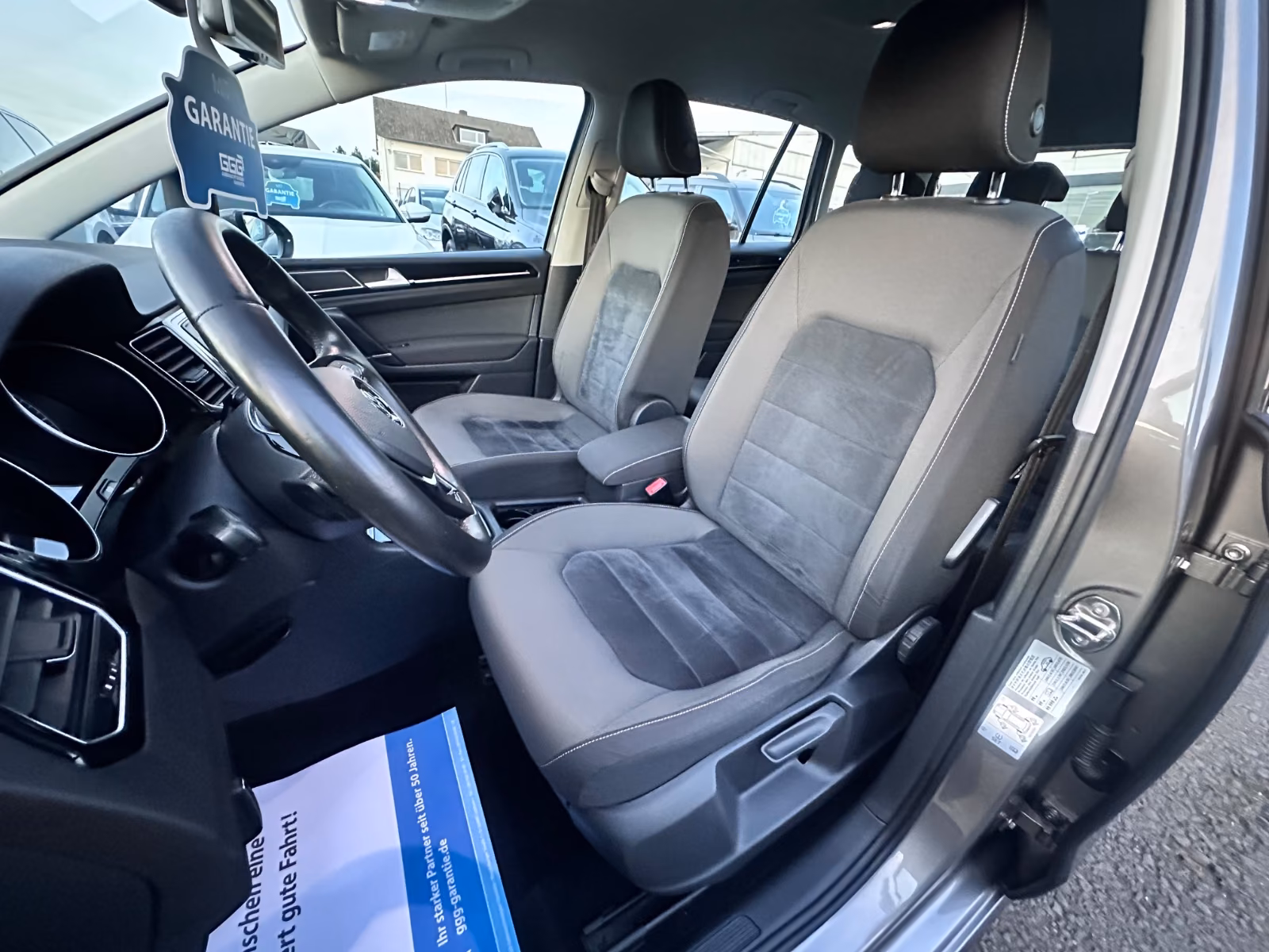 Volkswagen Golf Sportsvan VII 125PS Highline SitzHz AHK PDC