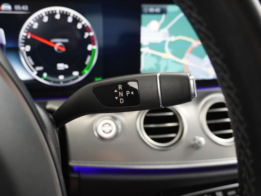 Mercedes-Benz E 350 e Avantgarde AHK Widescreen Sfeer verlicht