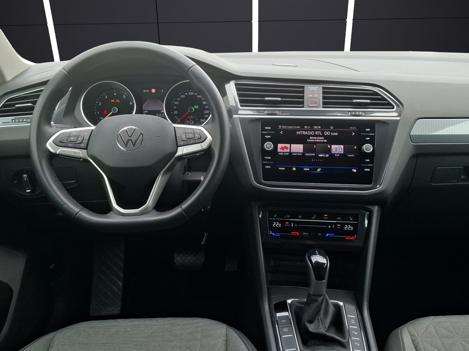 Fahrzeugabbildung Volkswagen Tiguan TSI Life DSG LED AHK Navi ACC RFK SH