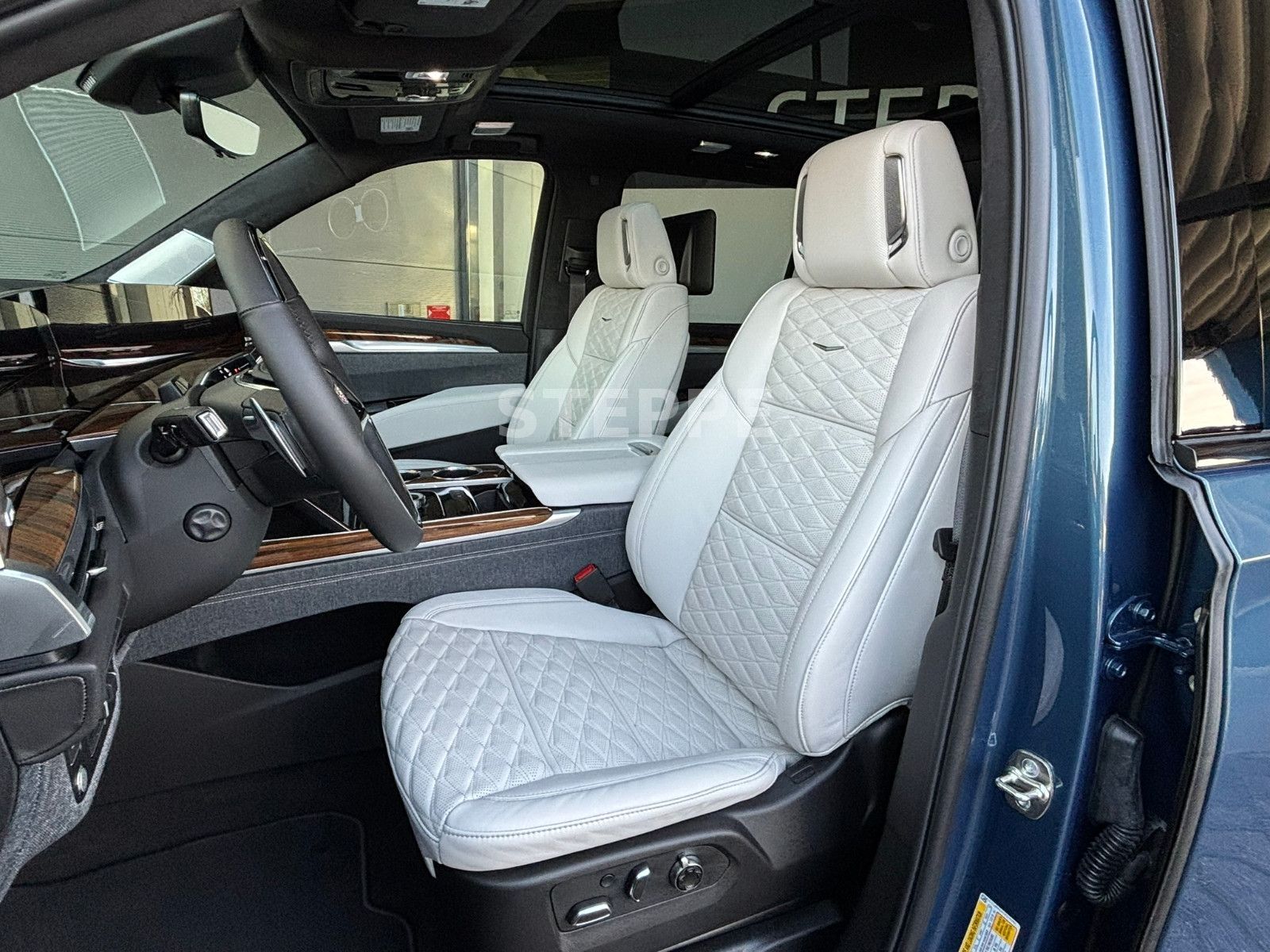 Cadillac Escalade FACELIFT MY26 6.2 V8 Sport Platinum 24"