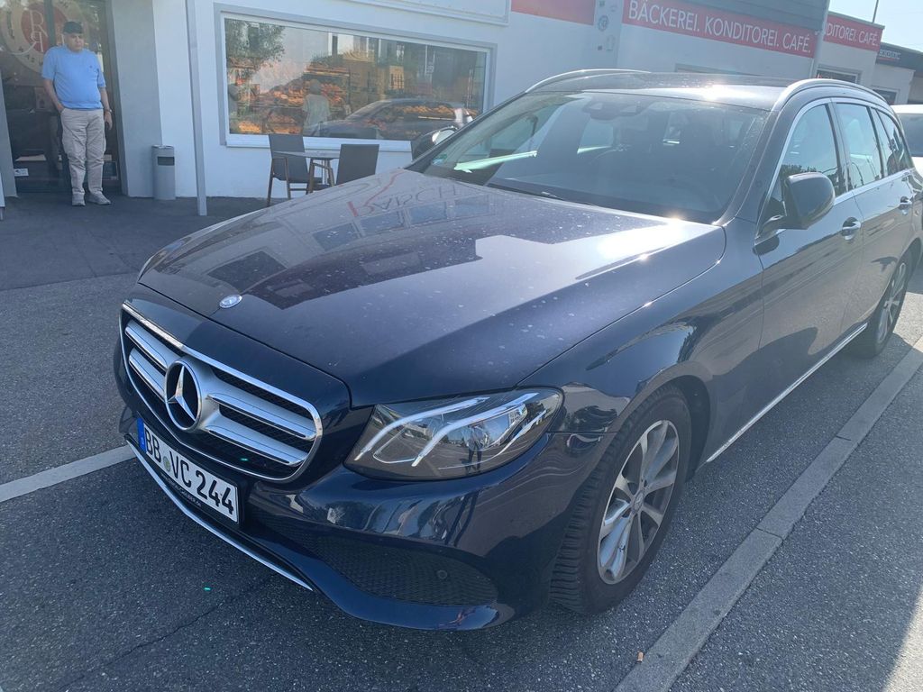 Image of Mercedes-Benz E 220