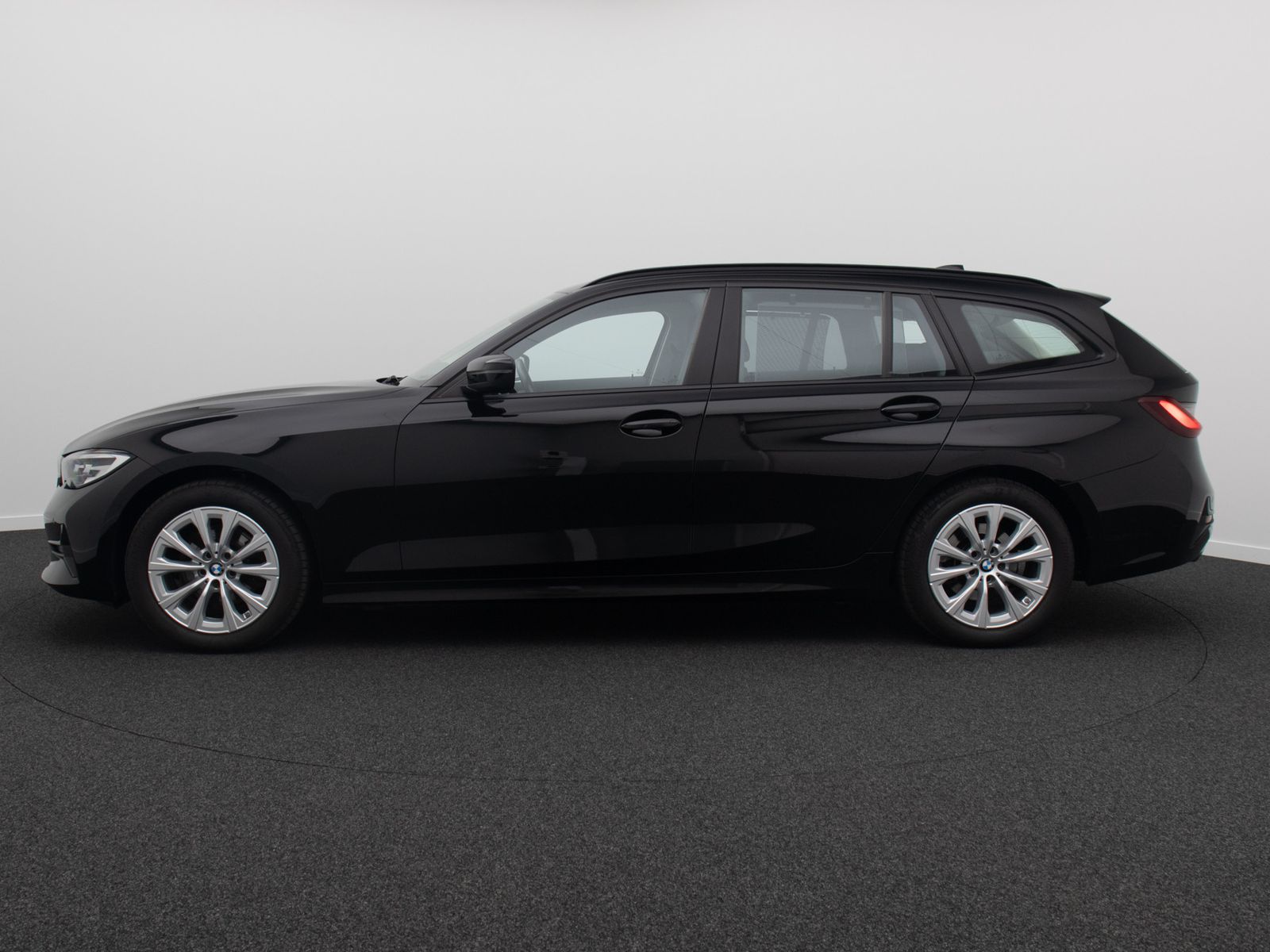 Fahrzeugabbildung BMW 320d xD Alarm DAB DriveAss PDC Geschwindig WiFi