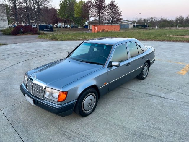 Mercedes-Benz MERCEDES-BENZ E 200