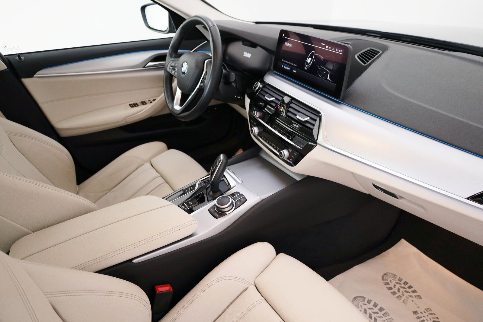 Fahrzeugabbildung BMW 530e Leder,Navi,LED,SpSi,SH,Kamera,Parkassist.