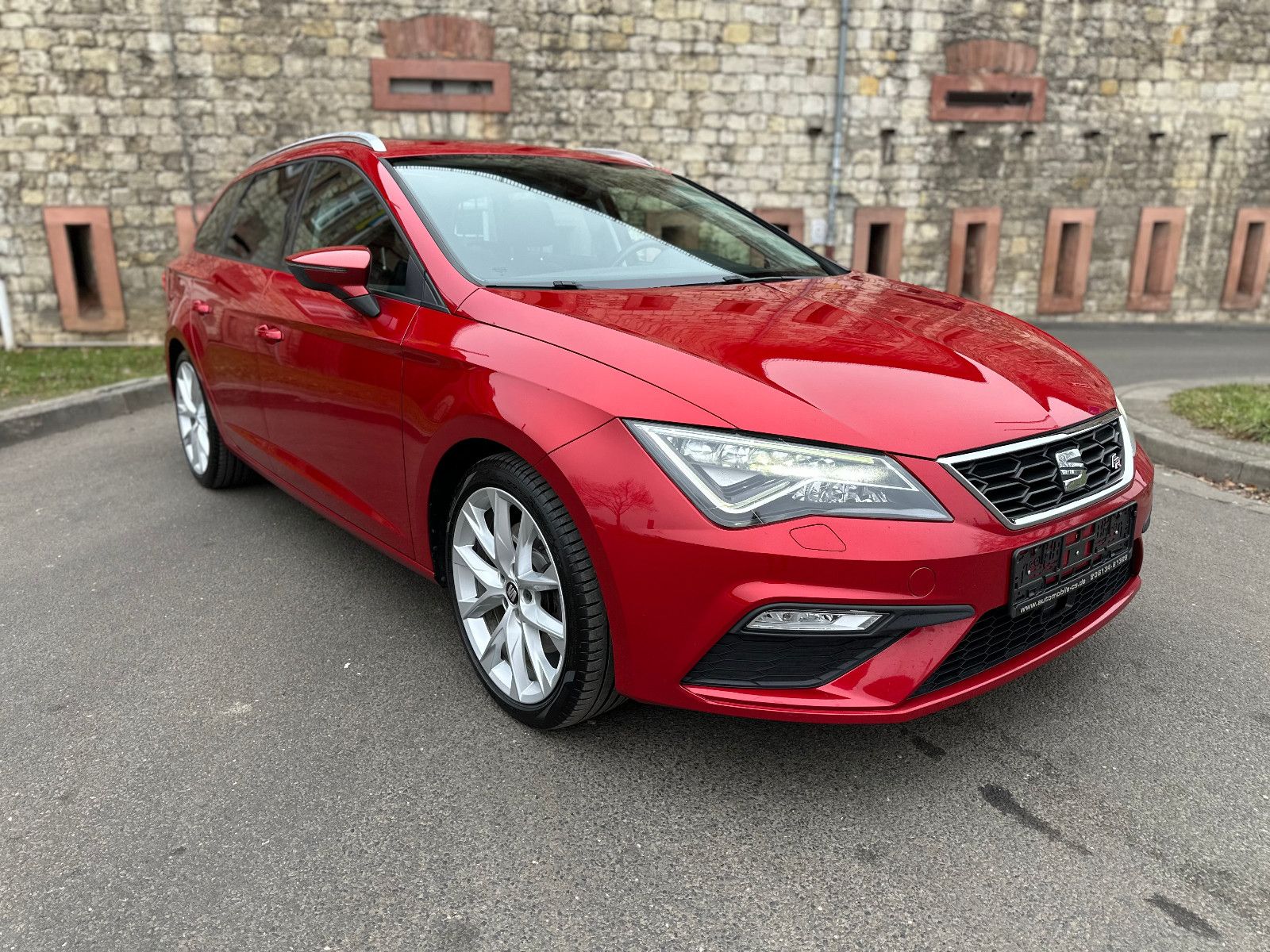 Fahrzeugabbildung SEAT LEON ST FR*PANORAMA+LED+NAVI+184 PS*