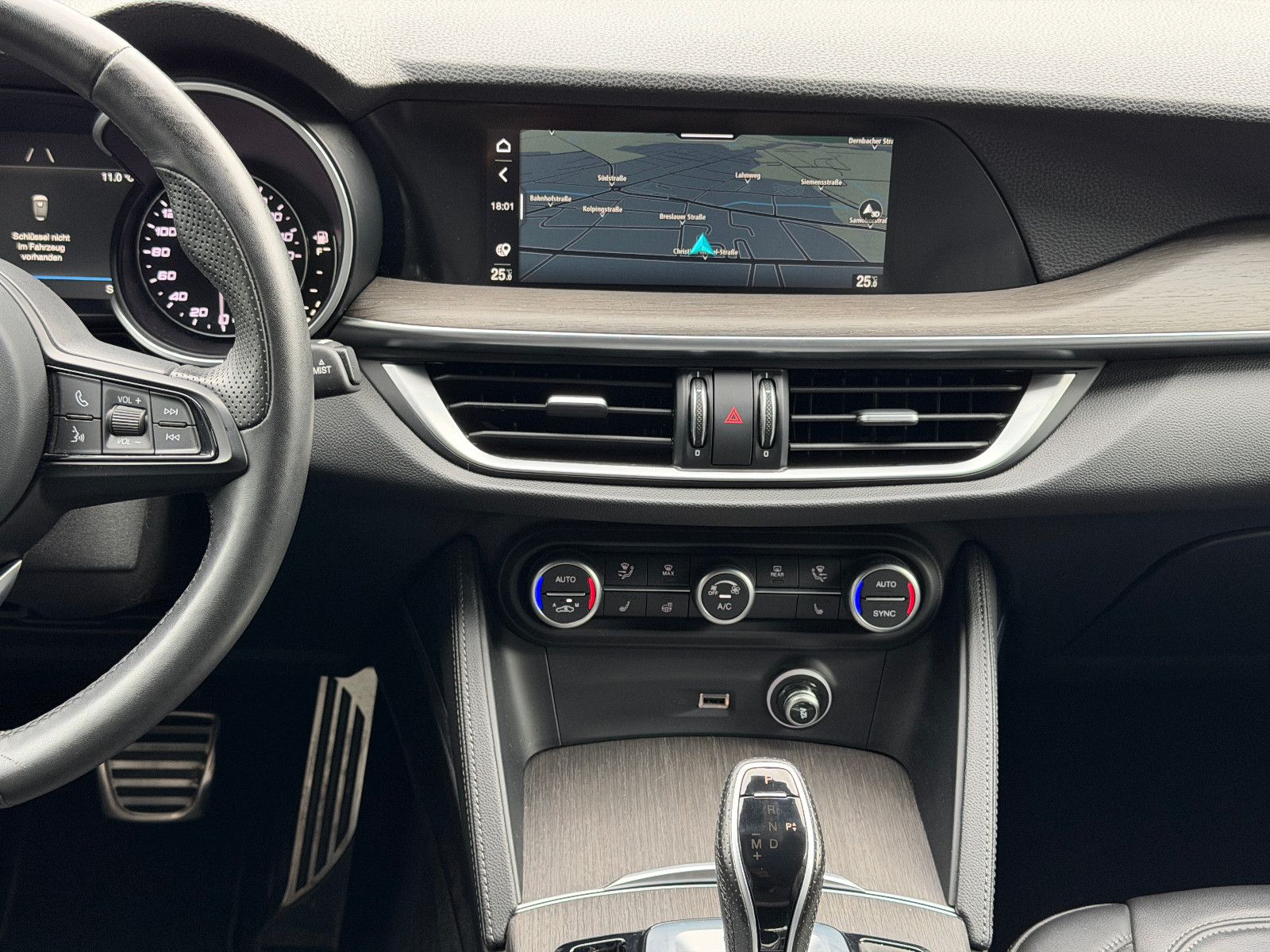 Fahrzeugabbildung Alfa Romeo Stelvio Ti Q4/MEMORY/ACC/NAVI/KAMERA/SHZ/KLIMA