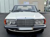 Mercedes-Benz Mercedes W123 200 Automatik  1981  sehr ... - Mercedes-Benz 200 in Frankfurt (Main)