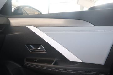 Fotografie des Opel Astra 1.2 Turbo Automatik Elegance
