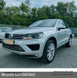 Volkswagen Touareg - 1