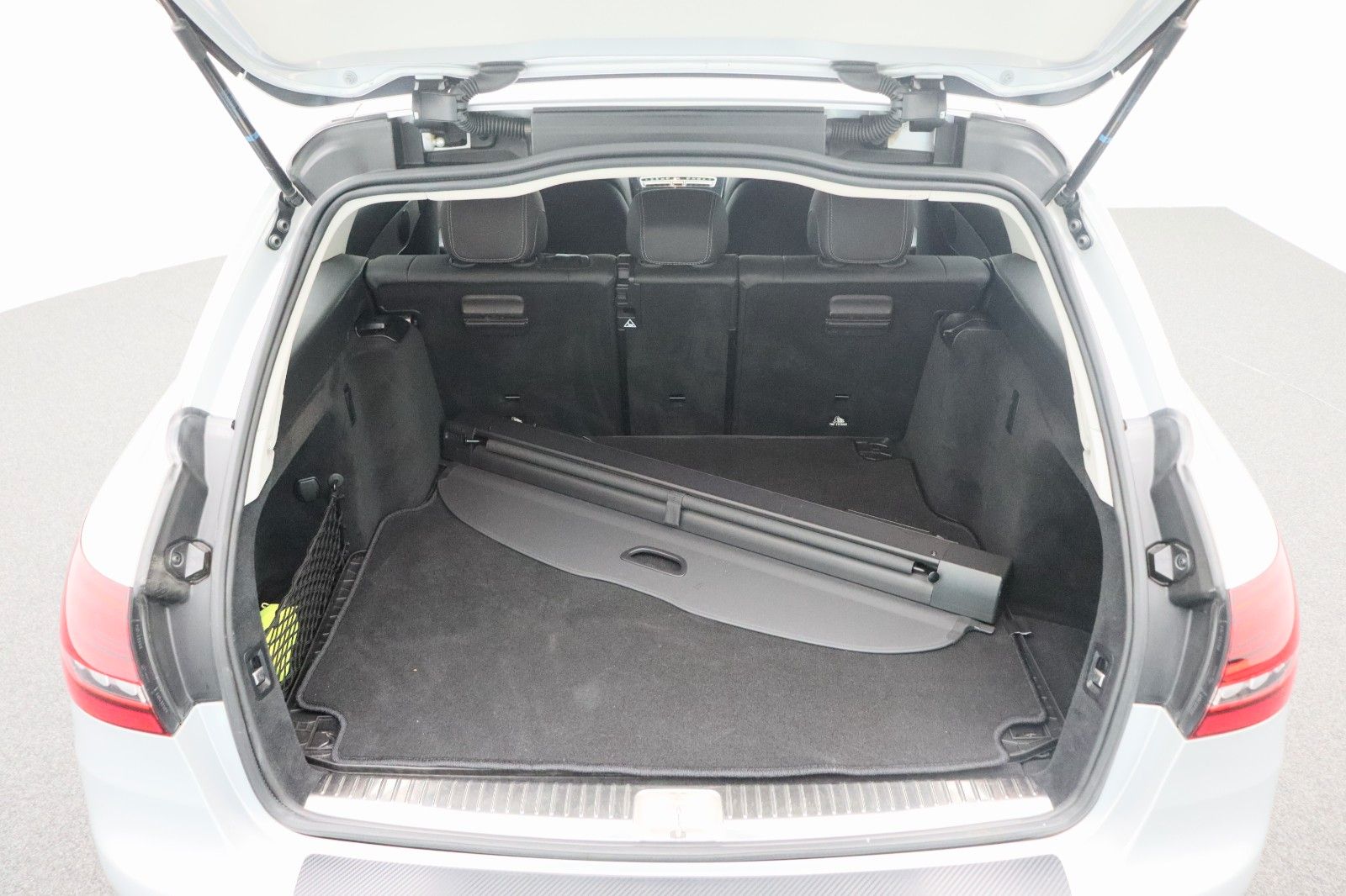 Fahrzeugabbildung Mercedes-Benz C 300 T-Modell 4Matic ACC AHK LED