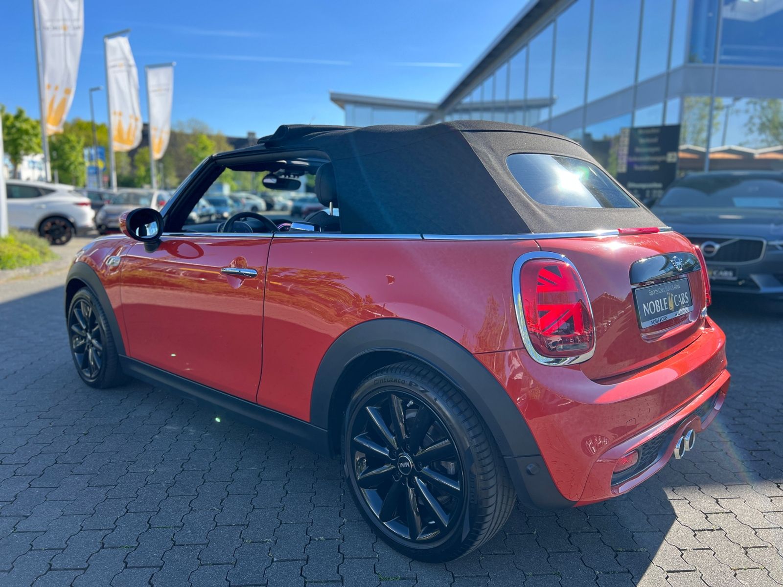 Fahrzeugabbildung MINI Cooper S Cabrio Chili LED NAV RFK SHZ ALU