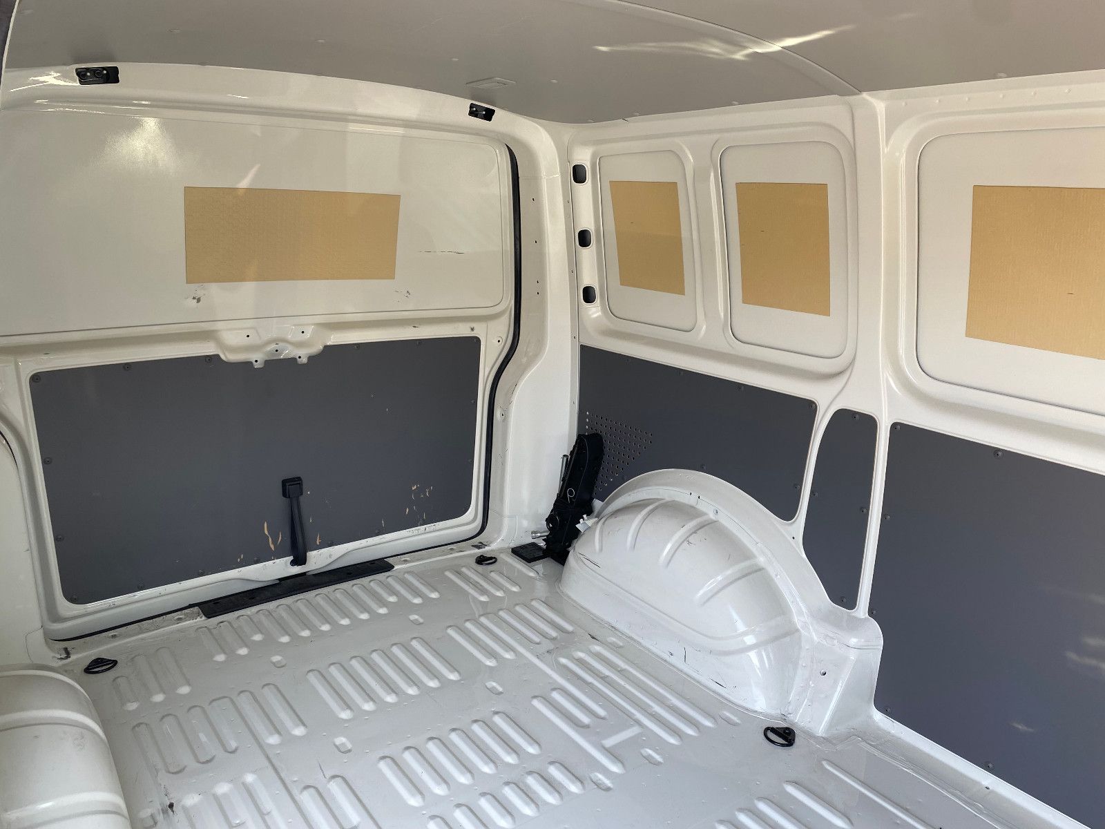 Fahrzeugabbildung Volkswagen T6.1 Transporter 2.0 TDI DAB Seitenwindassistent