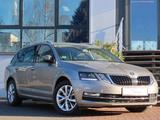 Skoda Octavia 2.0 TSI DSG 4x4 Style Side Lane ACC LED - Skoda Octavia mit Benzin-Antrieb: Allradantrieb, Kombi, 2.0