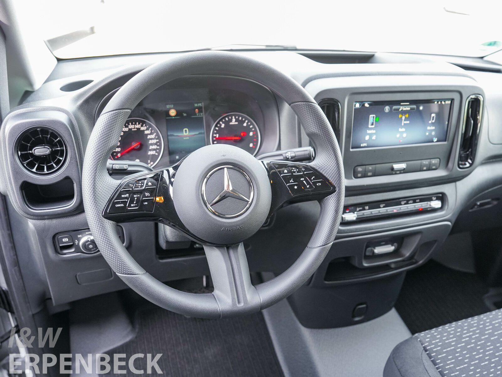 Fahrzeugabbildung Mercedes-Benz Vito Tourer 116 CDI Pro extralang AHK Tür links