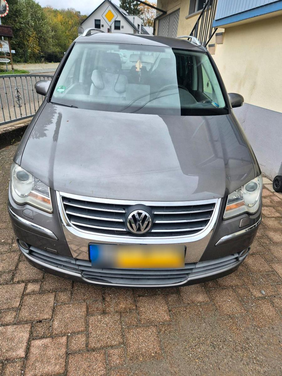 Volkswagen Touran 2006 — rear view