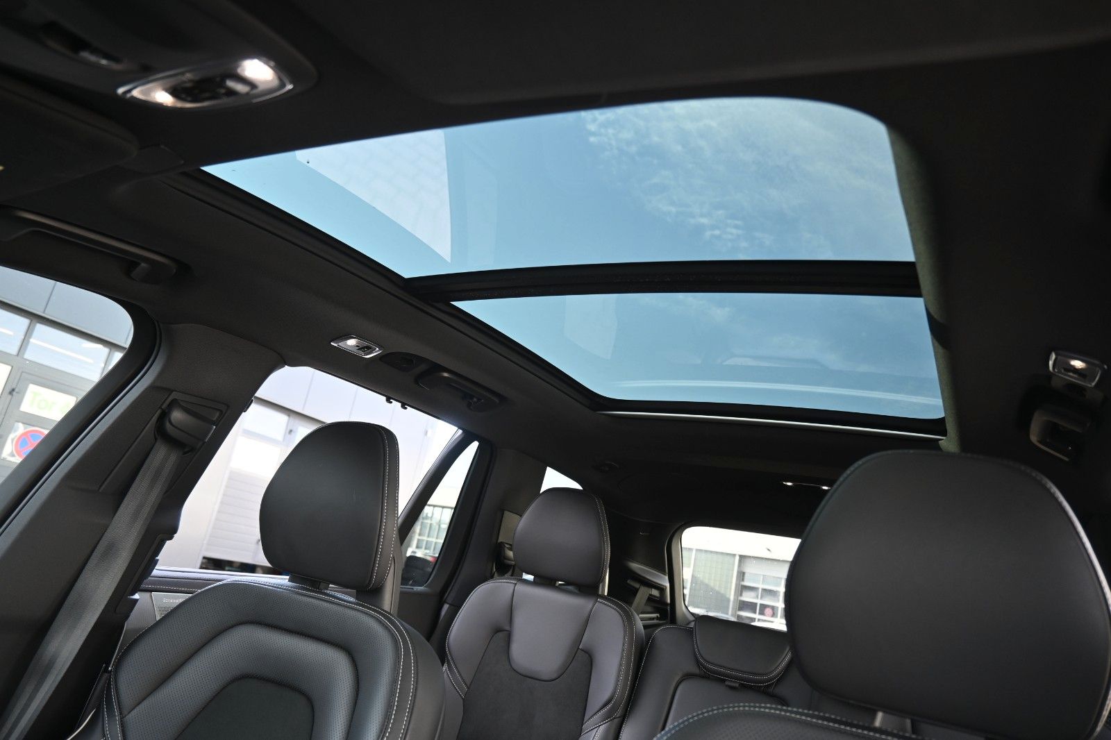 Fahrzeugabbildung Volvo XC90 R Design AWD*B&W*PANO*LUFT*AHK*360*VOLL