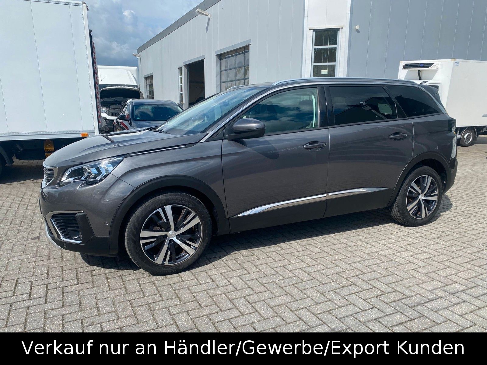 PEUGEOT 5008