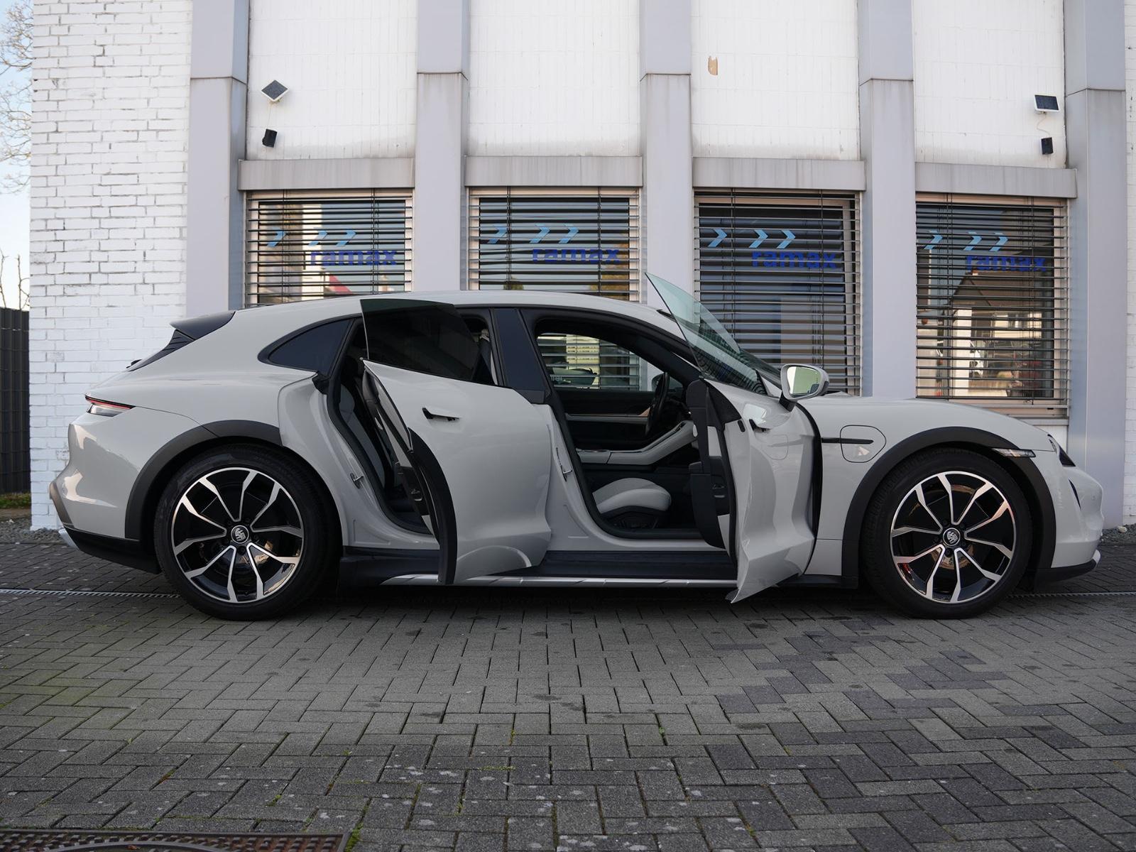Porsche Taycan 4 CrossTurismo LEDER KREIDE-ACC-PANO-VOLL