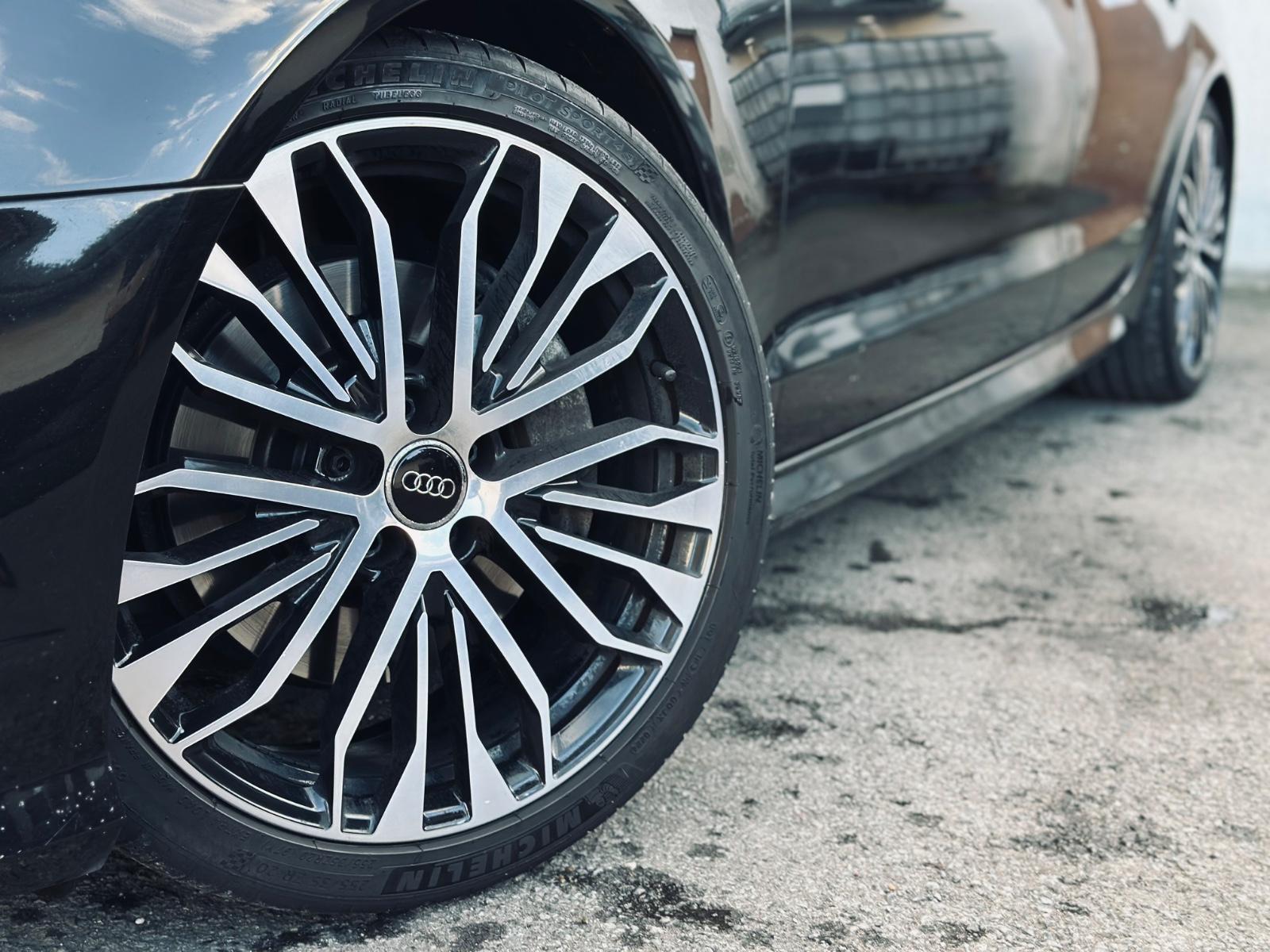 Audi A6 Avant 3.0 V6 TDI 272 ch BVA quattro S line / 189 000 km / Matrix LED / Toit pano / Bose / ACC / Caméra