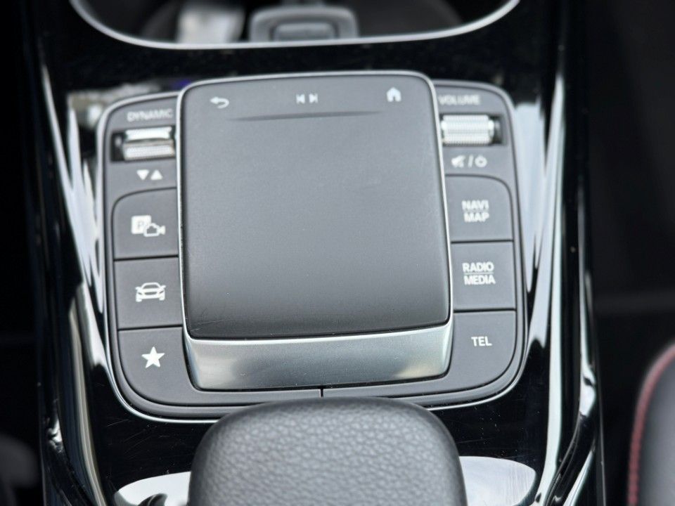 Fahrzeugabbildung Mercedes-Benz CLA 35 AMG 4Matic Burmester Allwetterreifen