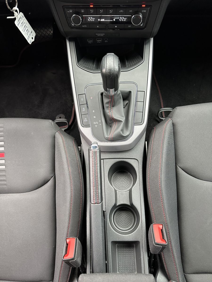 Fahrzeugabbildung SEAT Arona 1.0 TSI FR-Line DSG NAV+SHZ+APS+DAB+TEMPO+