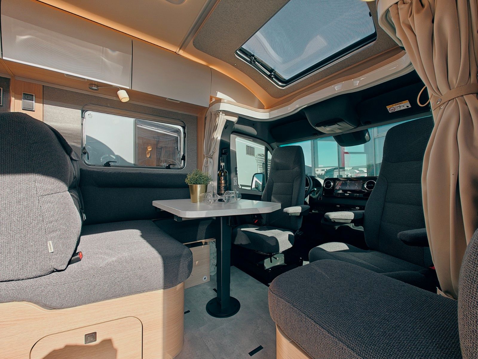 Fahrzeugabbildung HYMER / ERIBA / HYMERCAR B - KLASSE ML T 780 BLACKLINE