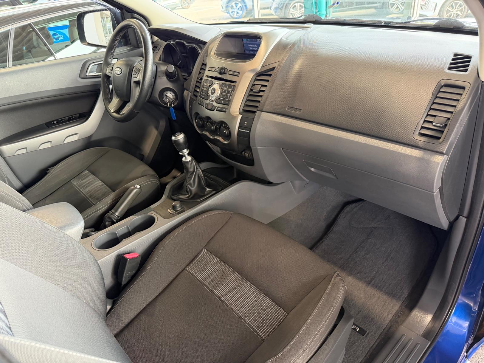 FORD RANGER XLT 2.2 TDCI 150ch 4X4 - DOUBLE CABINE - ATTELAGE 3,35T - JANTES ALLIAGE - MARCHEPIEDS - RÉGULATEUR - CLIMATISATION