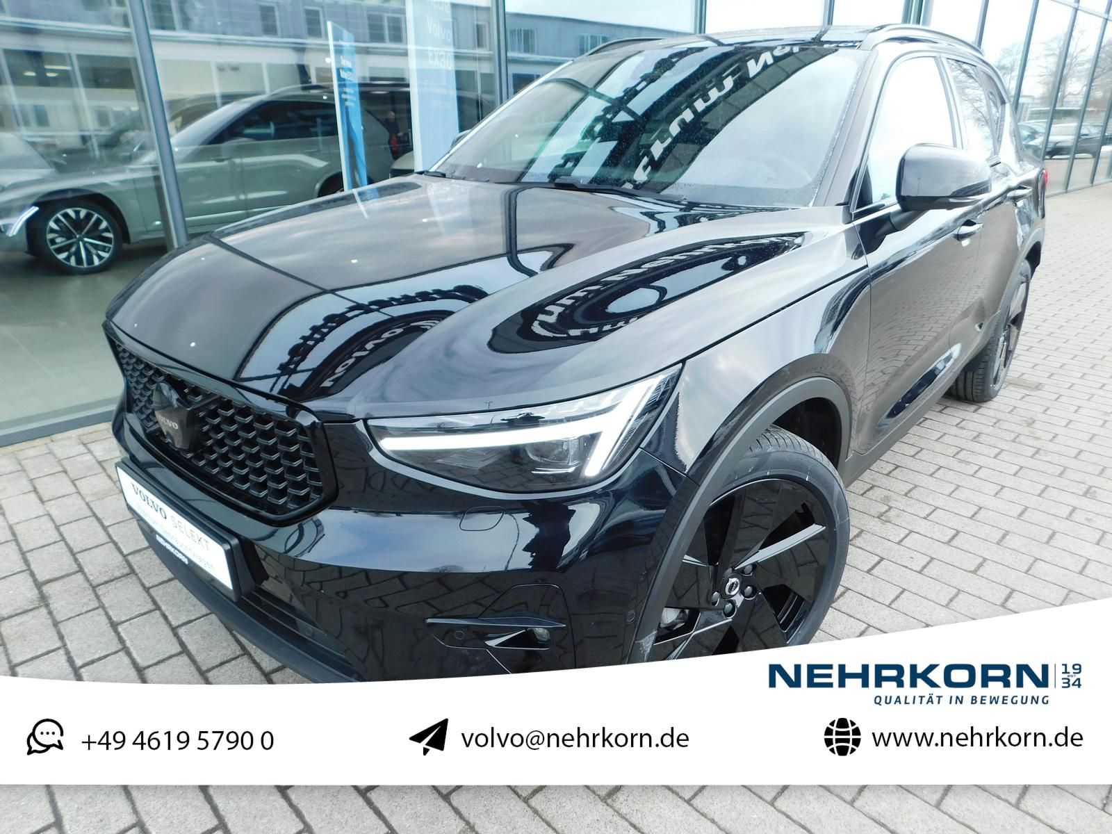 Fahrzeugabbildung Volvo XC40 B3 Ultra Black Editon "Glasdach,360°Cam"