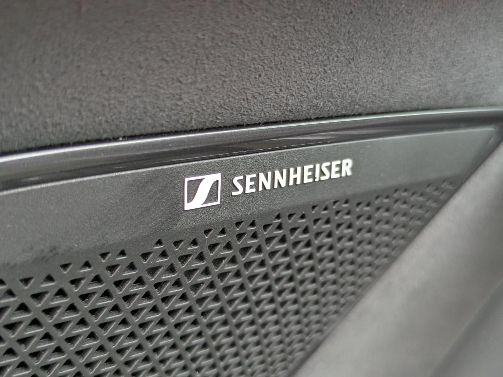 Fahrzeugabbildung CUPRA Formentor 1.5 eTSI PANO*MATRIX*SENNH.*DINAM*360°