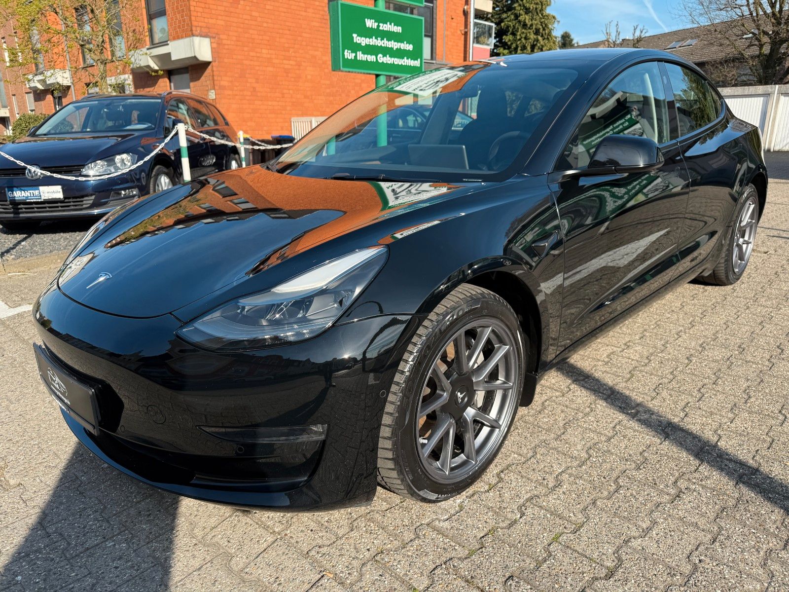 Fahrzeugabbildung Tesla Model 3 Long Range Dual AWD 1-Hand