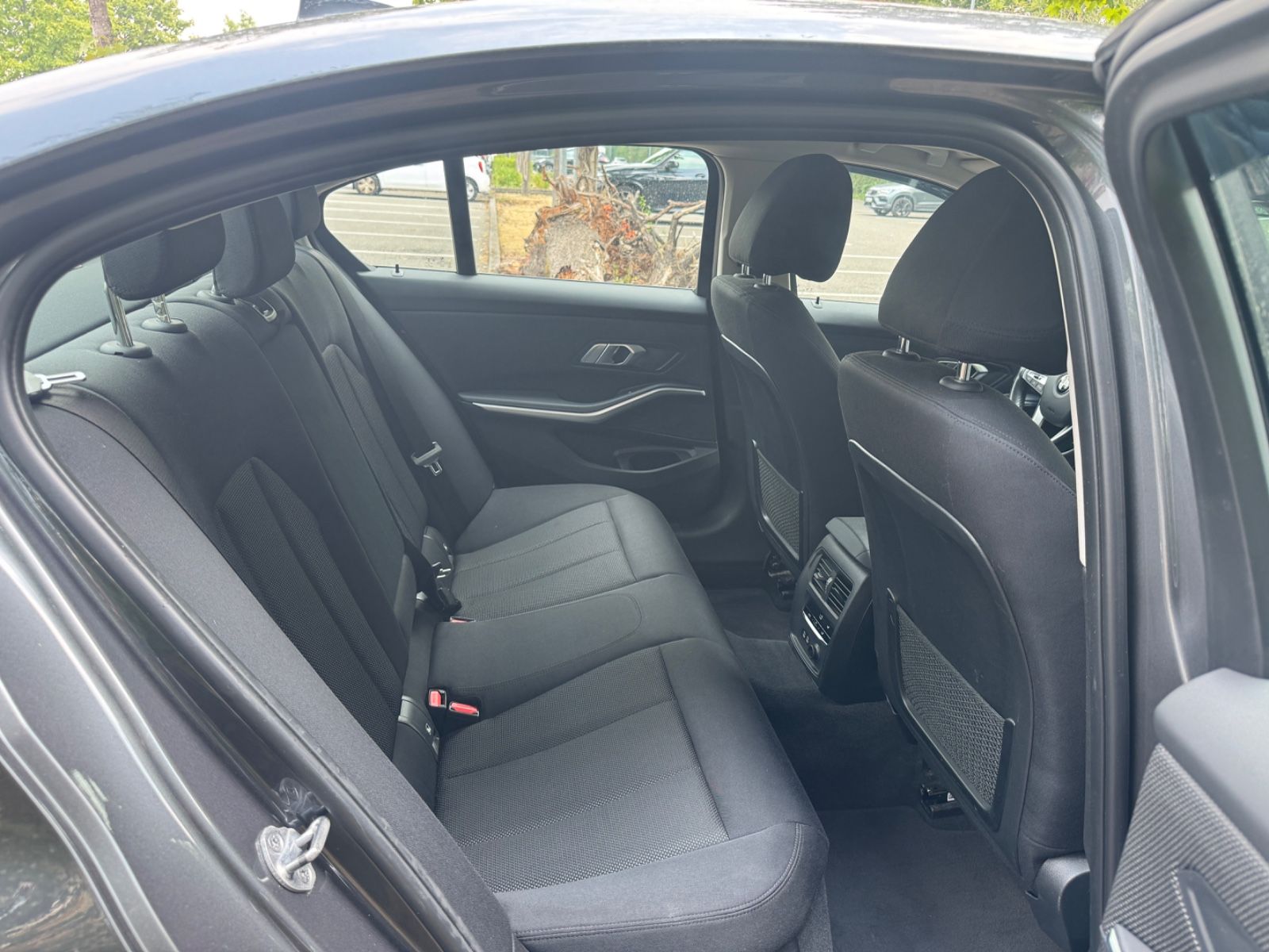 Fahrzeugabbildung BMW 318 3 Limousine 318 d Advantage LED+Navi+Keyless