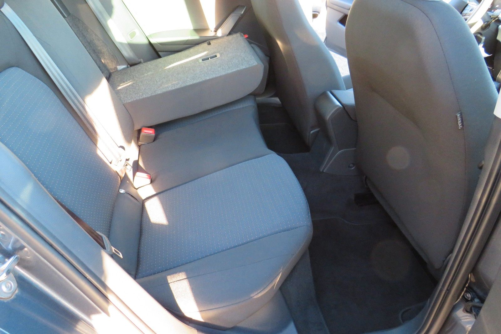 Fahrzeugabbildung SEAT Arona Style NAVI APP SITZH. PDC GRA 1.HD