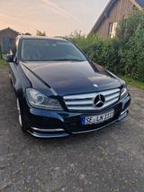 Mercedes-Benz 220 - blaue Mercedes-Benz 220