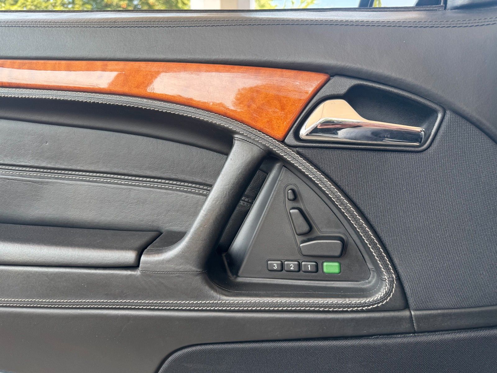 Fahrzeugabbildung Mercedes-Benz SL 320 Final Edition Autom.