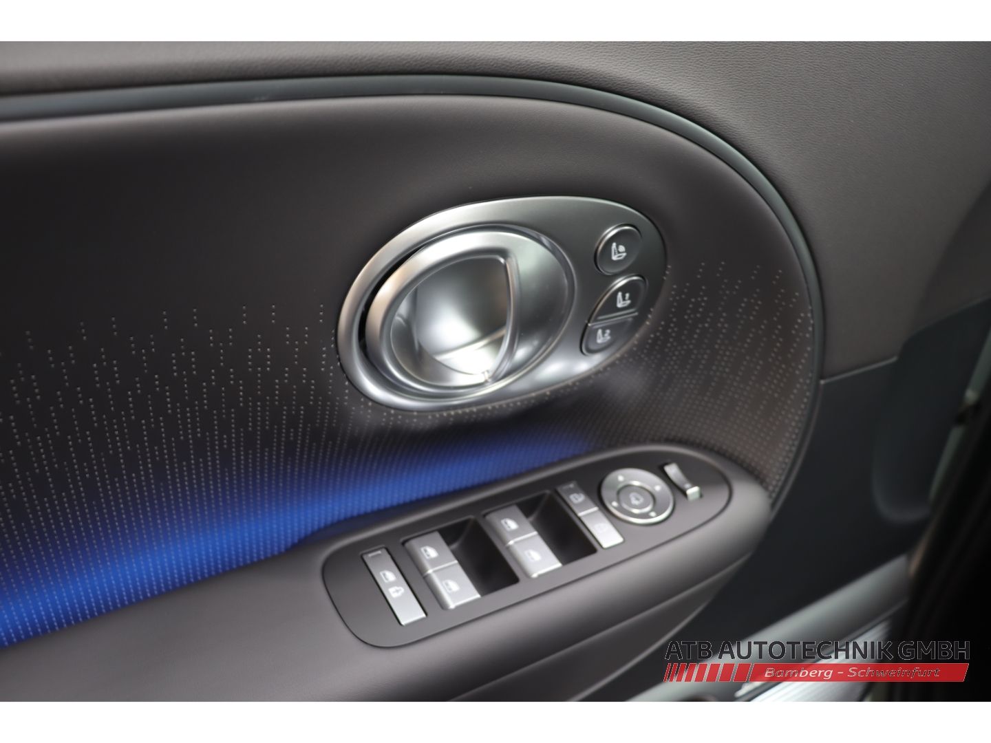 Fahrzeugabbildung Hyundai IONIQ 9 7-Sitzer MY26 110 kWh 307 PS 4WD UNIQ