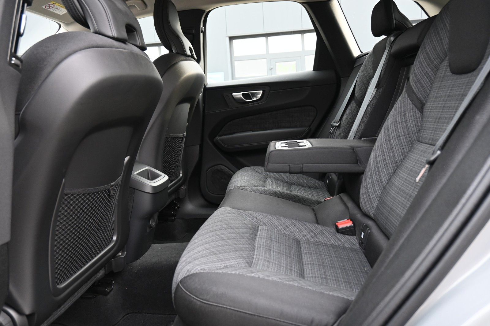 Fahrzeugabbildung Volvo XC60 B4D FWD Core*RFK*Qi*el.Heckkl*GoogleMaps