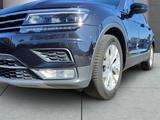 Volkswagen Tiguan 2.0 TSI Highline 4Motion AHK-klappbar Nav - Volkswagen Tiguan mit Benzin-Antrieb: Geländewagen, 2.0