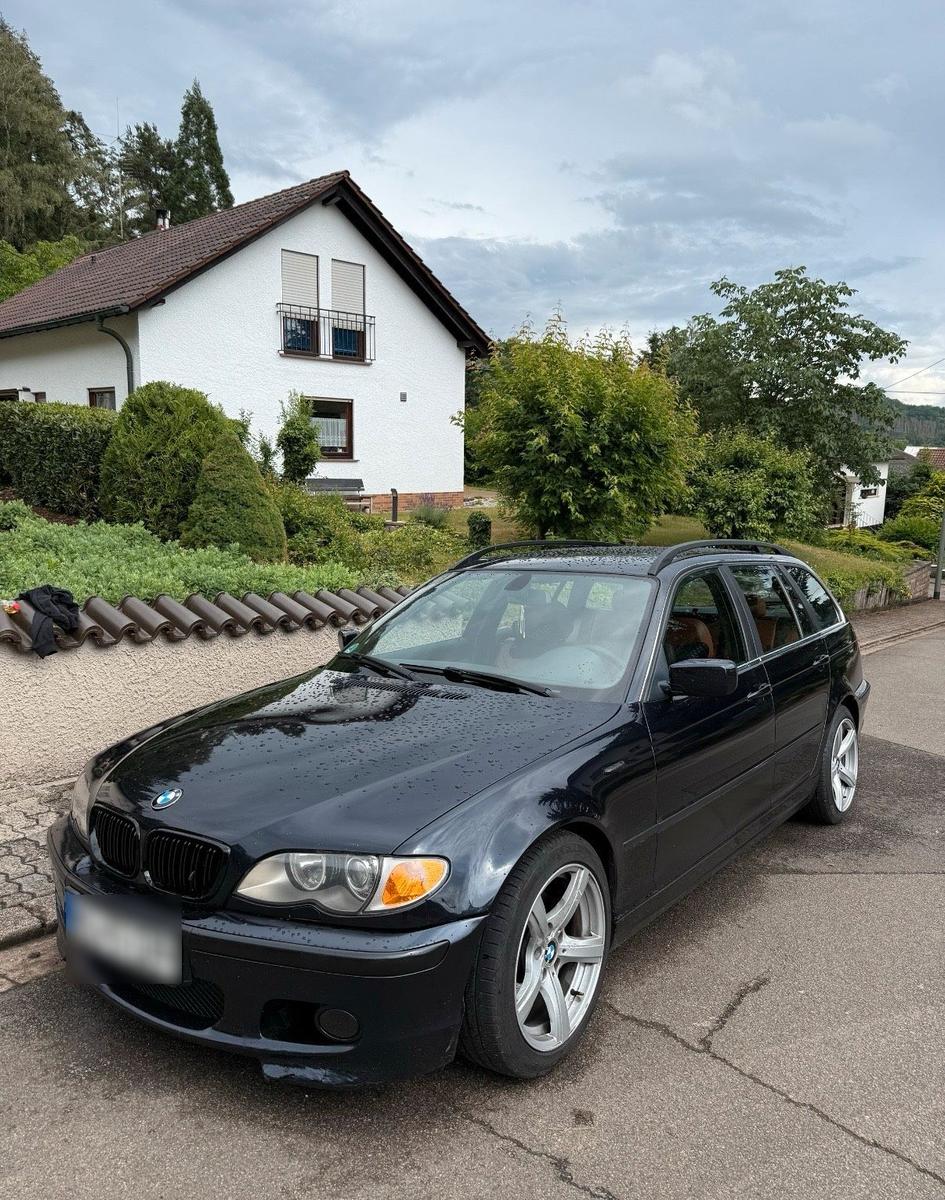 BMW 320 2004 — interior