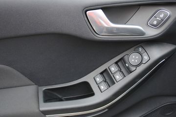 Fahrzeugabbildung Ford Fiesta 1,0  Titanium*TEMPOMAT*KLIMAAUTOMATIK*