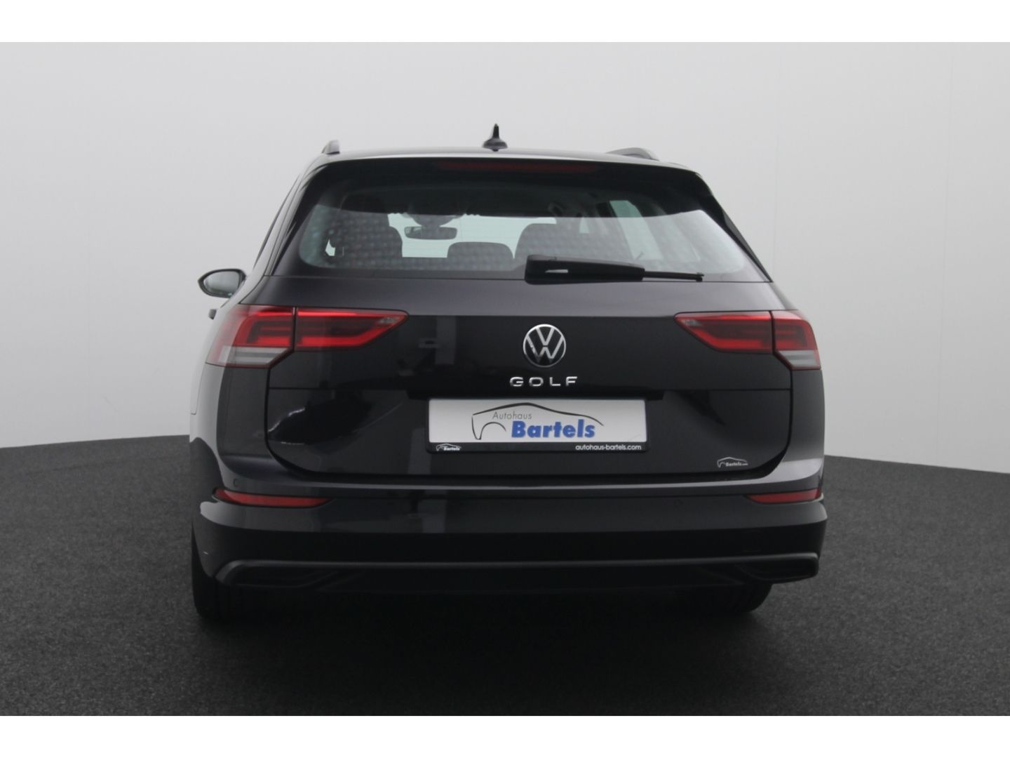 Fahrzeugabbildung Volkswagen Golf VIII Variant Life AHK SHZ ACC