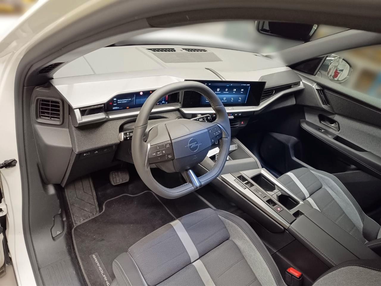 Fahrzeugabbildung Opel Grandland 1.2 48V HYBRID EDIT. NAVI/LED/KAMERA