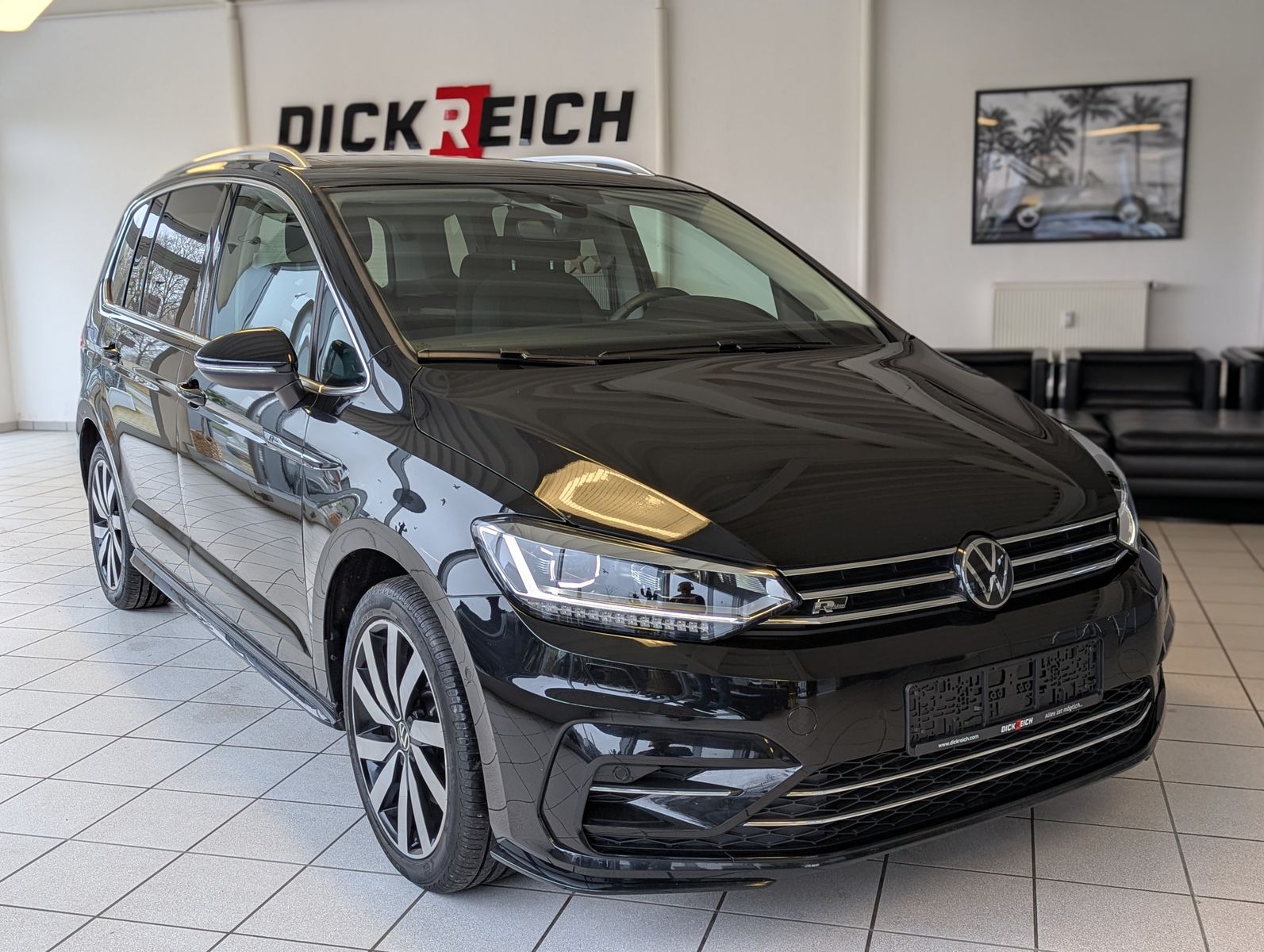 Fahrzeugabbildung Volkswagen Touran 2.0 DSG R-Line High. Pano 7-Si IQ.Dri AHK