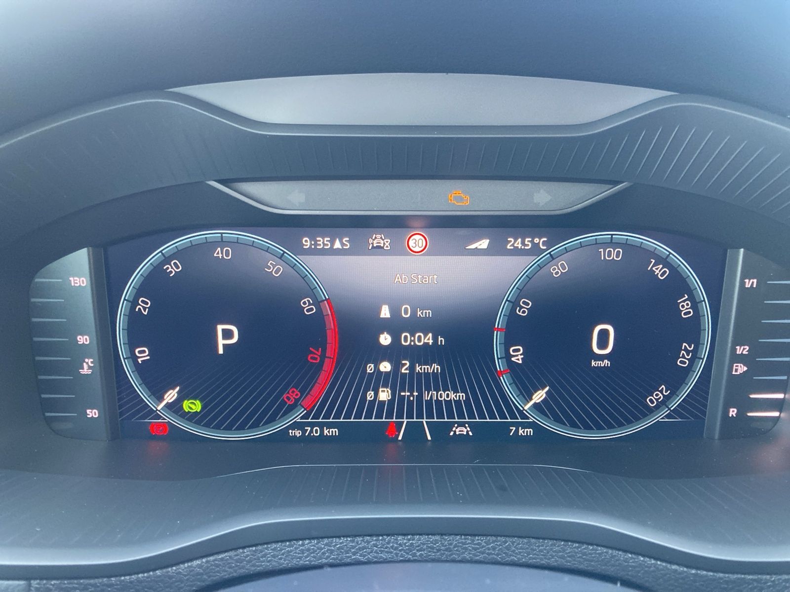 Fahrzeugabbildung SKODA Karoq TOUR TSI DSG LED, AHZV, Digital Cockpit
