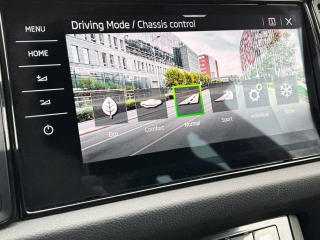 Skoda Kodiaq Sportline 4x4 360° AHK 7-Sitze DCC VZE AC