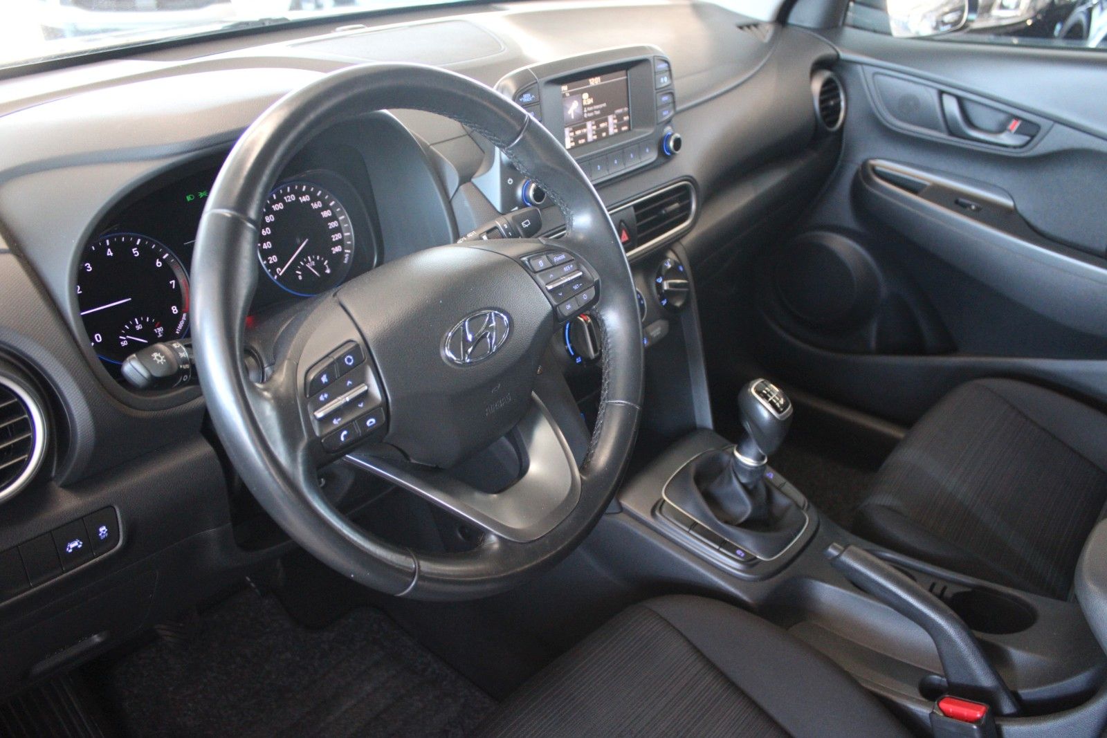 Fahrzeugabbildung Hyundai KONA 1.0 T-GDI KLIMA AHK Allwetter PDC Tempomat