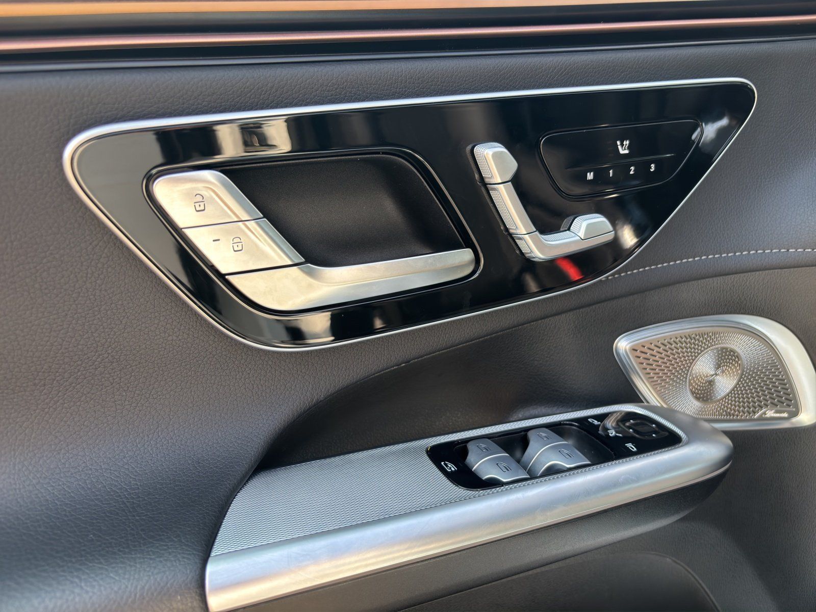 Fahrzeugabbildung Mercedes-Benz EQE 350 SUV AMG Prem+ HYPER AIRMATIC AHK 22KW TV
