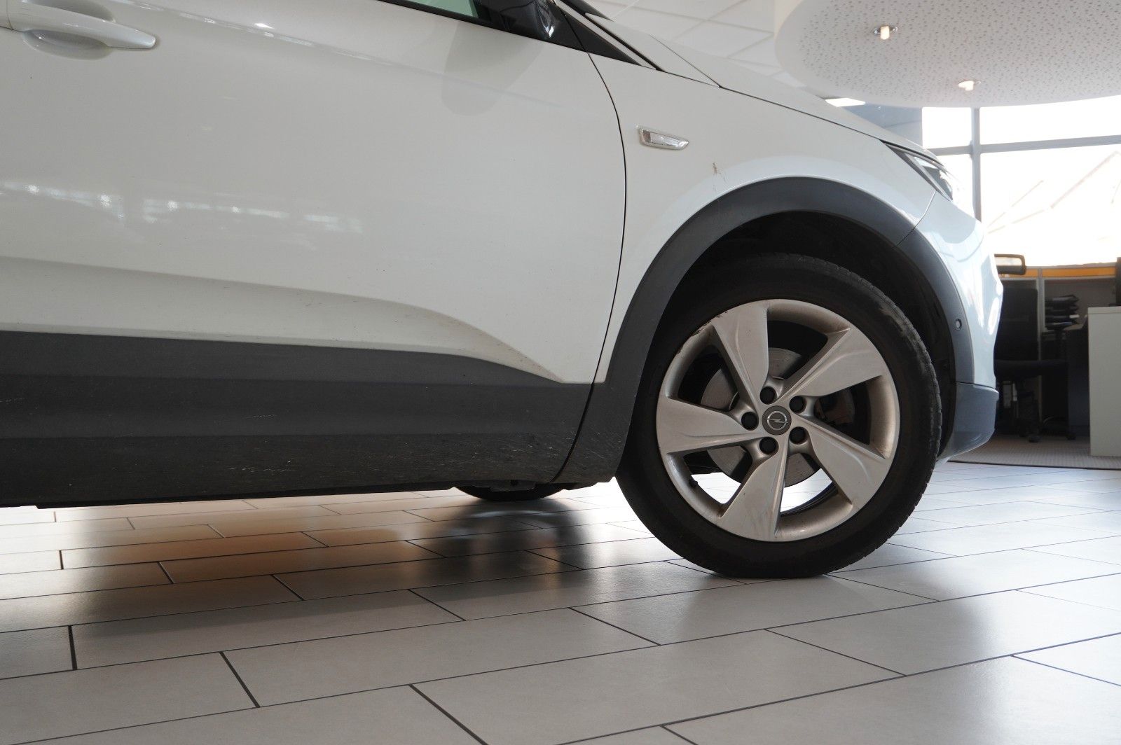Fahrzeugabbildung Opel Grandland (X) 1.2T INNOV. NAVI/LED/KAMERA/PANO.
